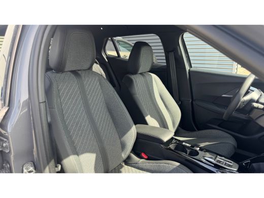 Peugeot 2008 1.2 HYBRID 145PK ALLURE AUTOMAAT / TOT 8 JAAR GARANTIE / NAVI / LEDER / CLIMA / LED / PDC / 17" L... ActivLease financial lease