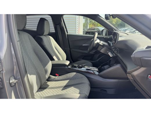 Peugeot 2008 1.2 HYBRID 145PK ALLURE AUTOMAAT / TOT 8 JAAR GARANTIE / NAVI / LEDER / CLIMA / LED / PDC / 17" L... ActivLease financial lease