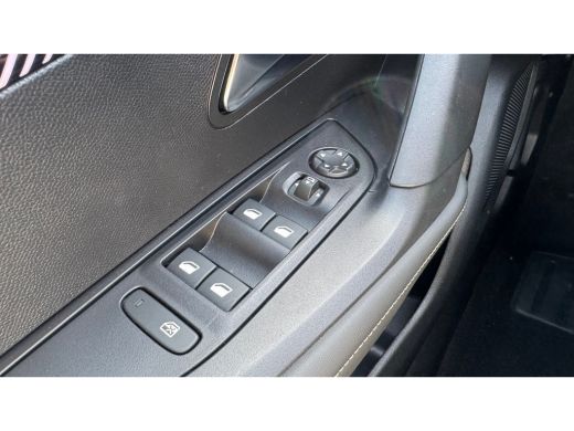 Peugeot 2008 1.2 HYBRID 145PK ALLURE AUTOMAAT / TOT 8 JAAR GARANTIE / NAVI / LEDER / CLIMA / LED / PDC / 17" L... ActivLease financial lease