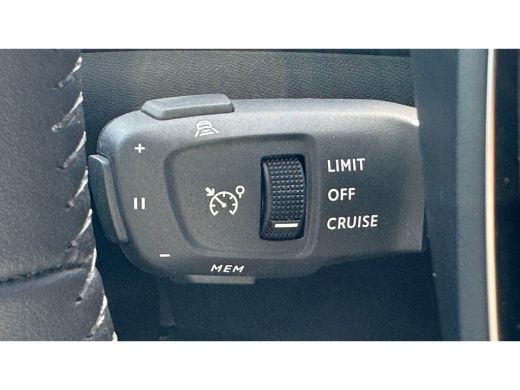 Peugeot 2008 1.2 HYBRID 145PK ALLURE AUTOMAAT / TOT 8 JAAR GARANTIE / NAVI / LEDER / CLIMA / LED / PDC / 17" L... ActivLease financial lease