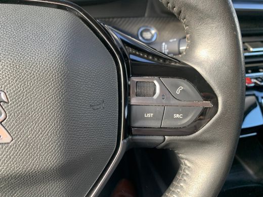 Peugeot e-2008 EV Allure Pack 50 kWh Airco | Camera | Cruise Control | 90% SOH! | DAB | Keyless Start | LMV 17" ... ActivLease financial lease