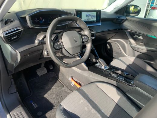 Peugeot e-2008 EV Allure Pack 50 kWh Airco | Camera | Cruise Control | 90% SOH! | DAB | Keyless Start | LMV 17" ... ActivLease financial lease