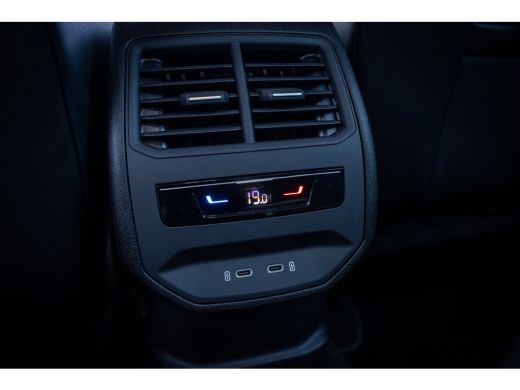 Seat Leon 1.4 TSI eHybrid SOH 94% FR Business Intense | Achteruitrijcamera | Parkeersensor voor | Trekhaak ... ActivLease financial lease