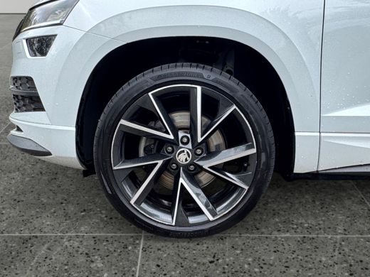 Skoda Karoq 1.5 150pk TSI ACT Sportline Business Panoramadak | Extra getint glas achter | Navigatiesysteem fu... ActivLease financial lease