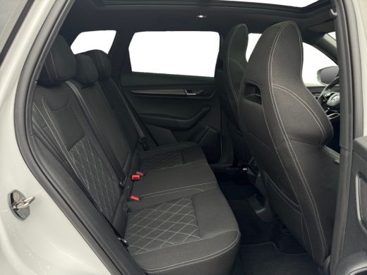 Skoda Karoq 1.5 150pk TSI ACT Sportline Business Panoramadak | Extra getint glas achter | Navigatiesysteem fu... ActivLease financial lease