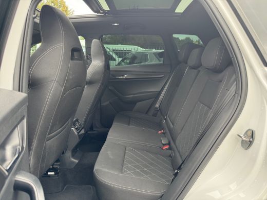 Skoda Karoq 1.5 150pk TSI ACT Sportline Business Panoramadak | Extra getint glas achter | Navigatiesysteem fu... ActivLease financial lease