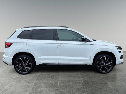 Skoda Karoq 1.5 150pk TSI ACT Sportline Business Panoramadak | Extra getint glas achter | Navigatiesysteem fu... ActivLease financial lease