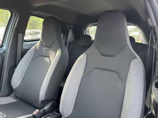 Toyota Aygo 1.0 VVT-i MT Play All-in prijs | Adaptive Cruise Control | Apple / android auto ActivLease financial lease