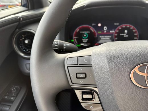 Toyota C-HR 1.8 Hybrid 140PK First Edition Bi-Tone/Winter-pack/Gr.-navigatie/Elektr.klep/Camera/Adapt.-cruise ActivLease financial lease