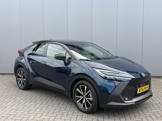 Toyota C-HR 1.8 Hybrid 140PK First Edition Bi-Tone/Winter-pack/Gr.-navigatie/Elektr.klep/Camera/Adapt.-cruise ActivLease financial lease