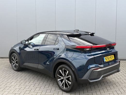 Toyota C-HR 1.8 Hybrid 140PK First Edition Bi-Tone/Winter-pack/Gr.-navigatie/Elektr.klep/Camera/Adapt.-cruise ActivLease financial lease