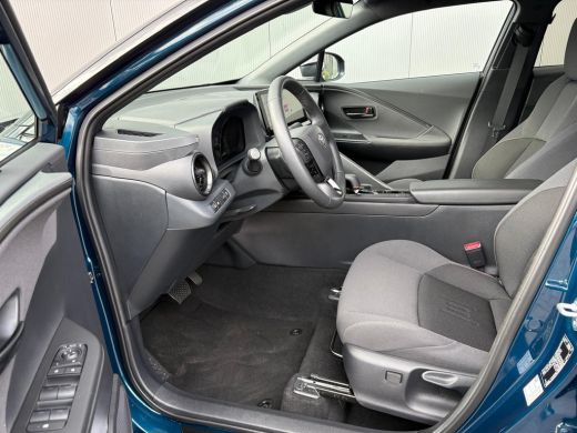 Toyota C-HR 1.8 Hybrid 140PK First Edition Bi-Tone/Winter-pack/Gr.-navigatie/Elektr.klep/Camera/Adapt.-cruise ActivLease financial lease