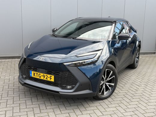 Toyota C-HR 1.8 Hybrid 140PK First Edition Bi-Tone/Winter-pack/Gr.-navigatie/Elektr.klep/Camera/Adapt.-cruise ActivLease financial lease