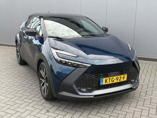 Toyota C-HR 1.8 Hybrid 140PK First Edition Bi-Tone/Winter-pack/Gr.-navigatie/Elektr.klep/Camera/Adapt.-cruise ActivLease financial lease