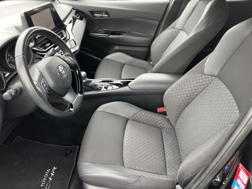 Toyota C-HR 1.8 Hybrid Style | Carplay | Parkeersensoren | Dode hoek waarschuwing | Navigatie | 18 inch LM-ve... ActivLease financial lease