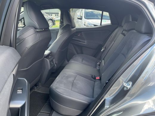 Toyota C-HR+ Executive AWD 77 kWh | &euro;3.000 extra inruilwaarde | ActivLease financial lease