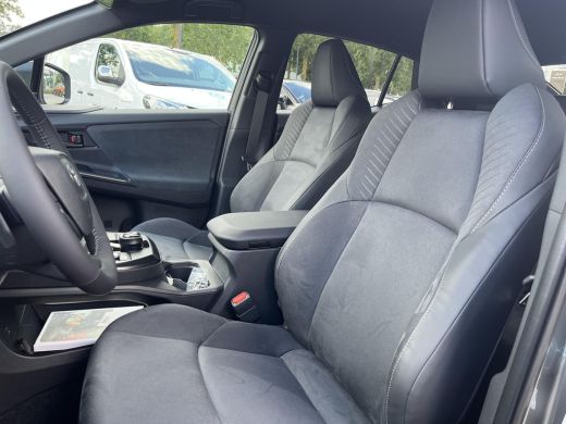 Toyota C-HR+ Executive AWD 77 kWh | &euro;3.000 extra inruilwaarde | ActivLease financial lease