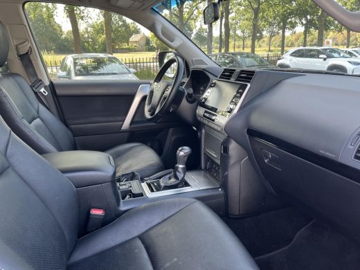 Toyota Land Cruiser 2.8 D-4D-F Challenger Window Van | Trekhaak | Stoelverwarming | CarPlay ActivLease financial lease