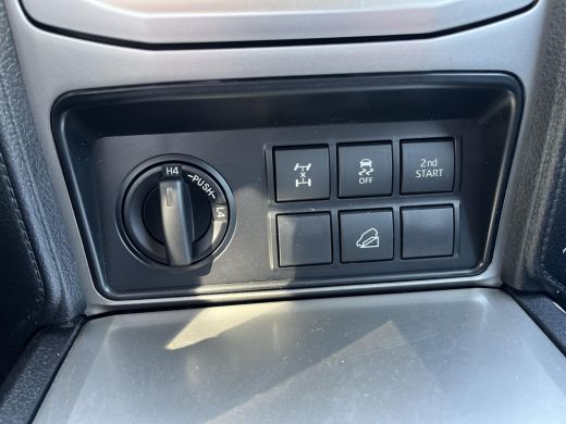 Toyota Land Cruiser 2.8 D-4D-F Challenger Window Van | Trekhaak | Stoelverwarming | CarPlay ActivLease financial lease
