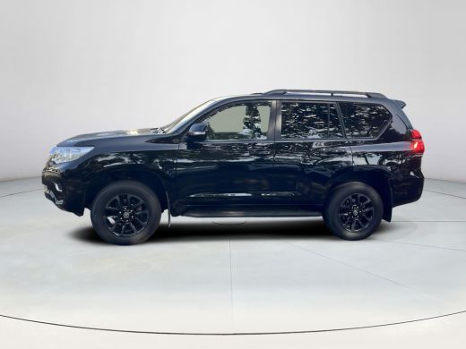 Toyota Land Cruiser 2.8 D-4D-F Challenger Window Van | Trekhaak | Stoelverwarming | CarPlay ActivLease financial lease