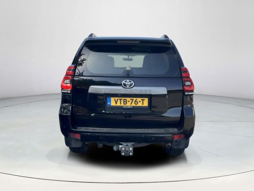 Toyota Land Cruiser 2.8 D-4D-F Challenger Window Van | Trekhaak | Stoelverwarming | CarPlay ActivLease financial lease