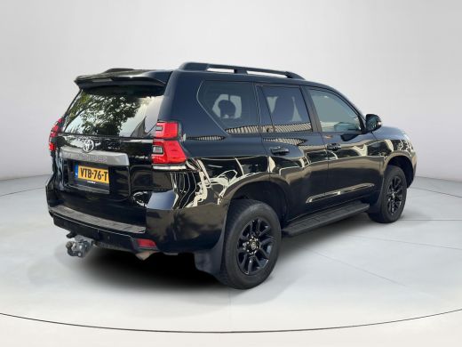 Toyota Land Cruiser 2.8 D-4D-F Challenger Window Van | Trekhaak | Stoelverwarming | CarPlay ActivLease financial lease