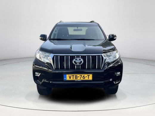 Toyota Land Cruiser 2.8 D-4D-F Challenger Window Van | Trekhaak | Stoelverwarming | CarPlay ActivLease financial lease