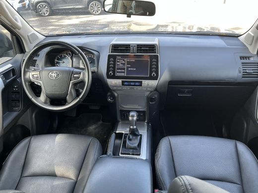 Toyota Land Cruiser 2.8 D-4D-F Challenger Window Van | Trekhaak | Stoelverwarming | CarPlay ActivLease financial lease