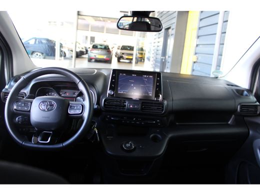 Toyota ProAce 1.2 Turbo Active | 5-persoons | Dubbele schuifdeur | Navigatie | Camera | Climate control | ActivLease financial lease