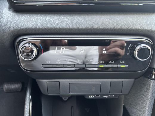 Toyota Yaris 1.5 Hybrid 115 Dynamic ActivLease financial lease