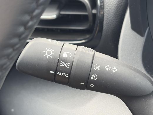 Toyota Yaris 1.5 Hybrid 115 Dynamic **DODE HOEK DETECTIE/ STUURVERWARMING/ PARKEERSENSOREN** ActivLease financial lease
