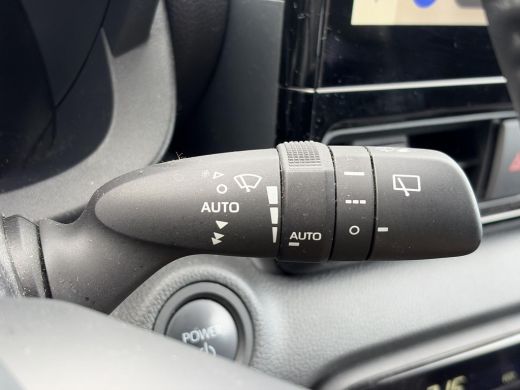 Toyota Yaris 1.5 Hybrid 115 Dynamic **DODE HOEK DETECTIE/ STUURVERWARMING/ PARKEERSENSOREN** ActivLease financial lease