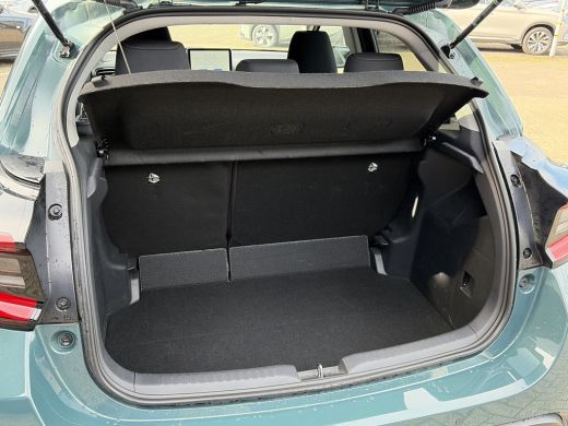 Toyota Yaris 1.5 Hybrid 115 Dynamic **DODE HOEK DETECTIE/ STUURVERWARMING/ PARKEERSENSOREN** ActivLease financial lease