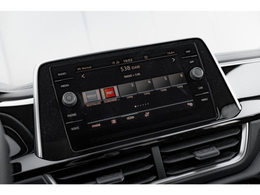 Volkswagen T-Roc 1.5 TSI 150pk 7-DSG R-Line | Trekhaak | Achteruitrijcamera | Carplay | Climate Control | Adaptive... ActivLease financial lease