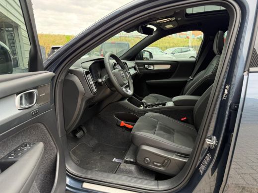 Volvo  XC40 B4 197PK Plus Dark | 360 | Pixel Led | Trekhaak | Panoramadak | Getint Glas ActivLease financial lease