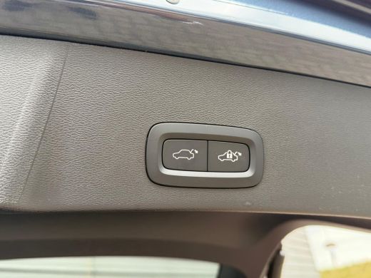 Volvo  XC40 B4 197PK Plus Dark | 360 | Pixel Led | Trekhaak | Panoramadak | Getint Glas ActivLease financial lease