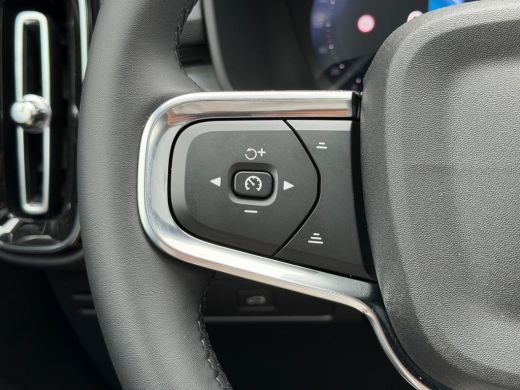 Volvo  XC40 B4 197PK Plus Dark | 360 | Pixel Led | Trekhaak | Panoramadak | Getint Glas ActivLease financial lease
