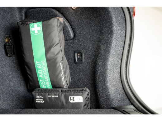 Volvo  XC40 B4 197PK Plus Dark | Trekhaak | Getint Glas | All-Season | Geheugen | Elek Stoelen | 19'' ActivLease financial lease