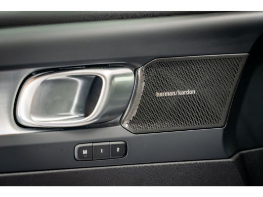 Volvo  XC40 B4 197PK Plus Dark | Trekhaak | Getint Glas | All-Season | Geheugen | Elek Stoelen | 19'' ActivLease financial lease