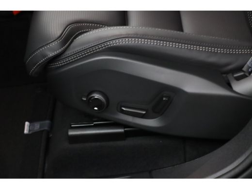 Volvo  XC60 T8 AWD Ultra Black Edition Exec | Achterbank verwarmd | Achteruitrijcamera | Alarmsysteem ActivLease financial lease