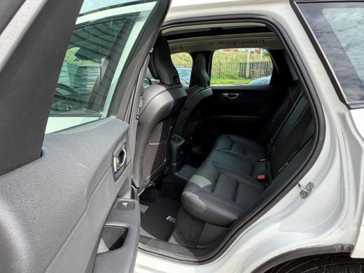 Volvo  XC60 T6 350PK Ultra Dark | 360 | Trekhaak | Panoramadak | Geheugen | Adap Cruise | 20'' ActivLease financial lease