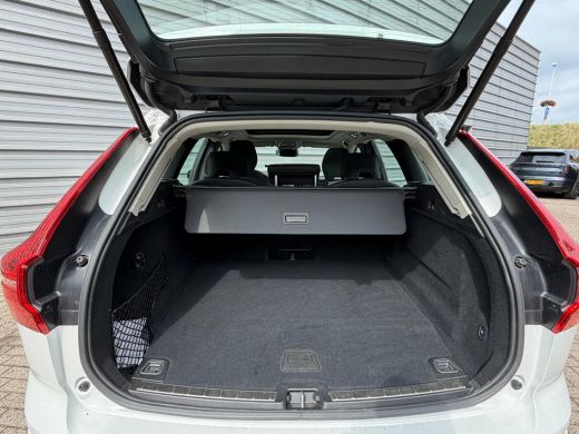 Volvo  XC60 T6 350PK Ultra Dark | 360 | Trekhaak | Panoramadak | Geheugen | Adap Cruise | 20'' ActivLease financial lease
