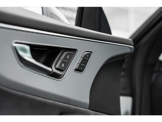 Audi Q8 55 TFSI e quattro Pro Line | Panoramadak | Trekhaak | HUD | Bang & Olufsen | Nachtzichtassistent ... ActivLease financial lease