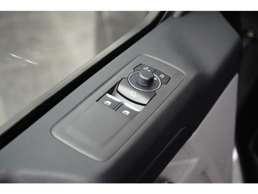 Ford E-Transit Custom 340 L2H1 Limited Dubbele schuifdeur | Apple Carplay en Android auto | Led verlichting | 3 - Zitpl... ActivLease financial lease