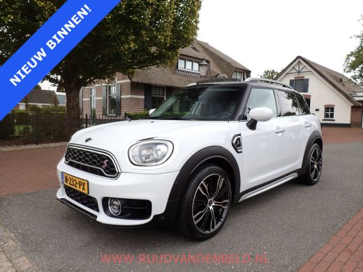Mini Countryman 2.0 Cooper S KEYLESS / HEAD-UP / SCHUIF-KANTELDAK / CARPLAY ActivLease financial lease