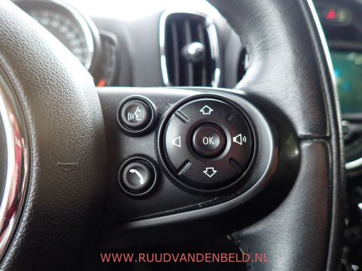 Mini Countryman 2.0 Cooper S KEYLESS / HEAD-UP / SCHUIF-KANTELDAK / CARPLAY ActivLease financial lease