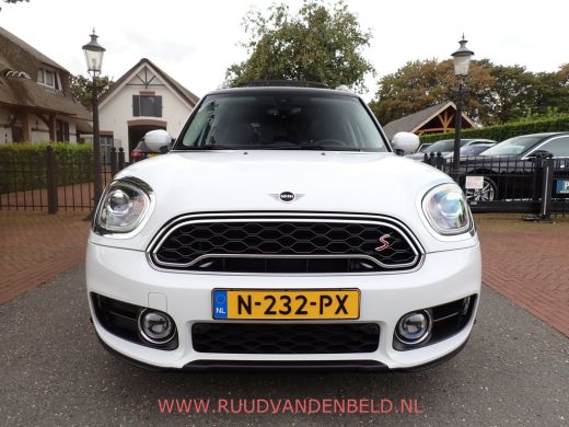 Mini Countryman 2.0 Cooper S KEYLESS / HEAD-UP / SCHUIF-KANTELDAK / CARPLAY ActivLease financial lease