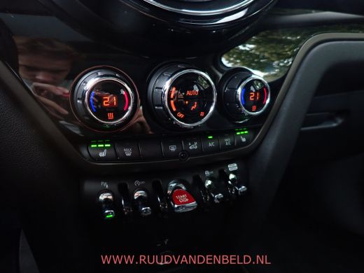 Mini Countryman 2.0 Cooper S KEYLESS / HEAD-UP / SCHUIF-KANTELDAK / CARPLAY ActivLease financial lease
