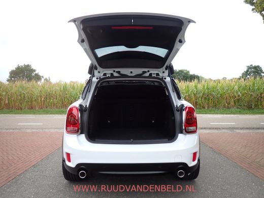 Mini Countryman 2.0 Cooper S KEYLESS / HEAD-UP / SCHUIF-KANTELDAK / CARPLAY ActivLease financial lease