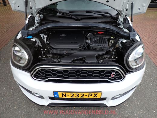 Mini Countryman 2.0 Cooper S KEYLESS / HEAD-UP / SCHUIF-KANTELDAK / CARPLAY ActivLease financial lease
